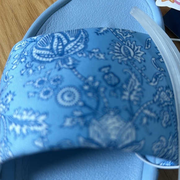 Roller Rabbit Collab with Target Slides - Picture 2 of 4